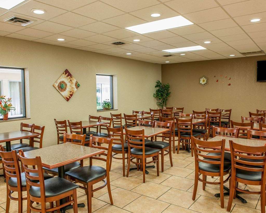 Quality Inn Huntingburg Restaurant photo