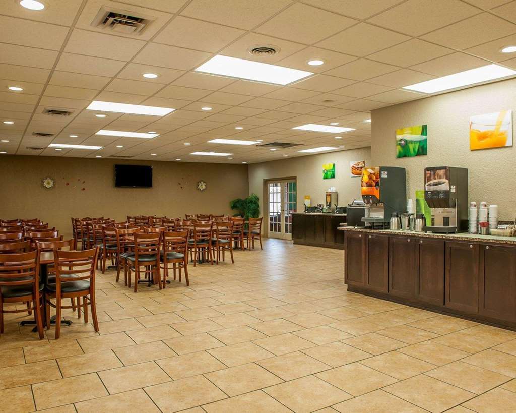 Quality Inn Huntingburg Restaurant photo