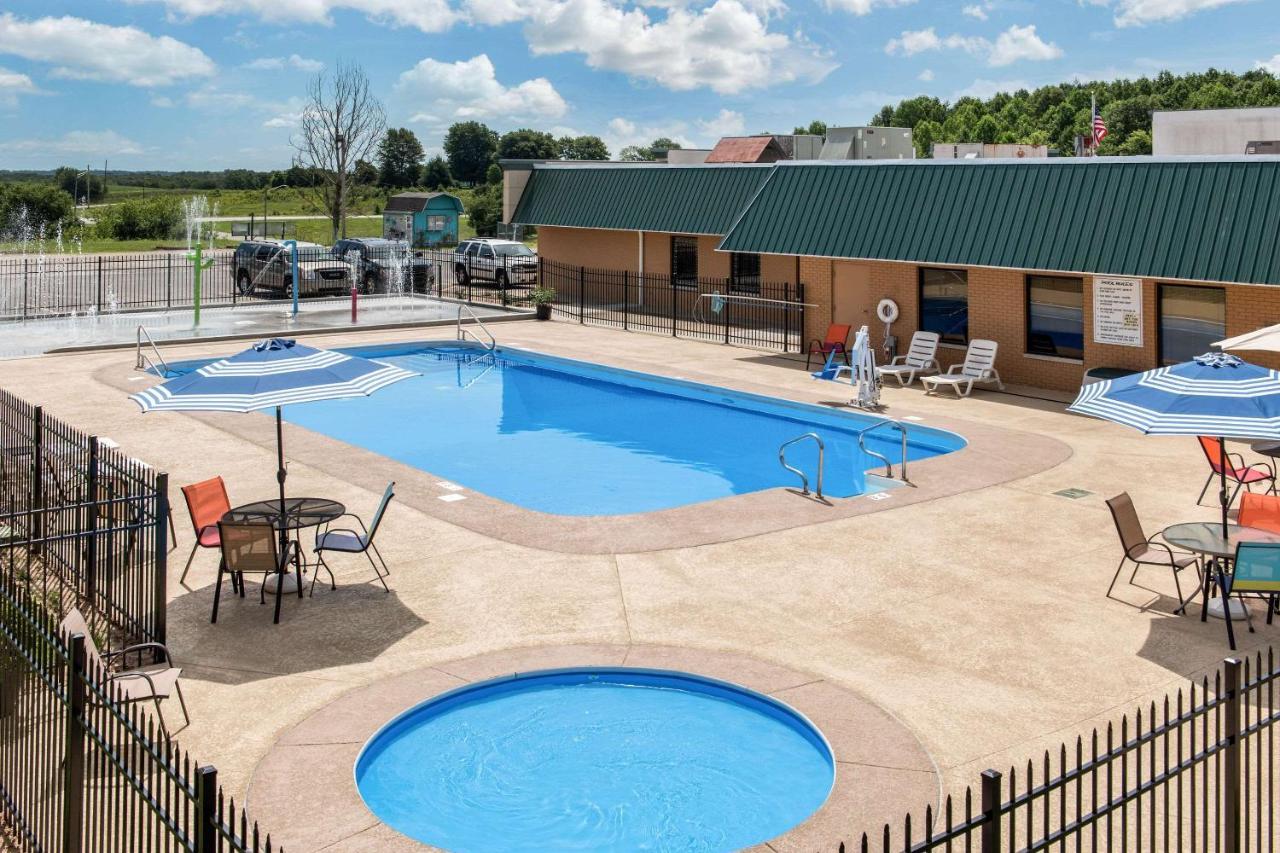 Quality Inn Huntingburg Extérieur photo