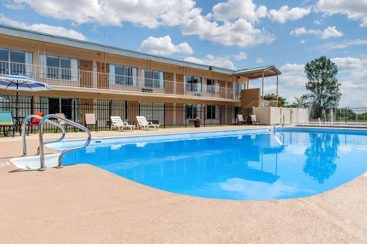 Quality Inn Huntingburg Extérieur photo